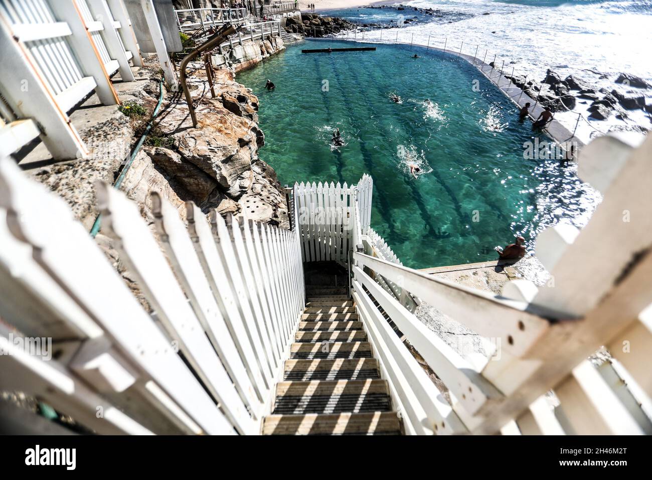 Piscines de Bronte Beach et surf Banque D'Images