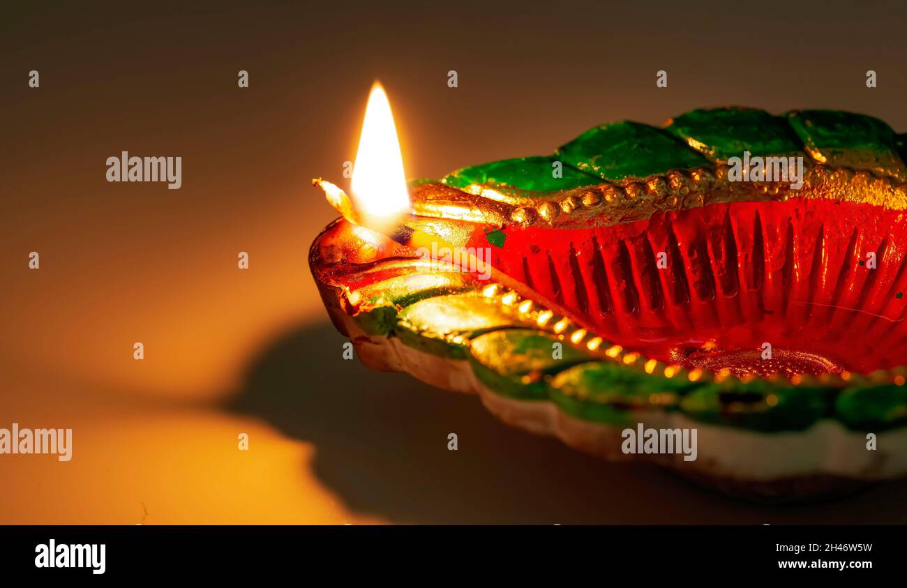 Classique Diwali Clay Diya lampes contenu de fond avec espace de copie Banque D'Images