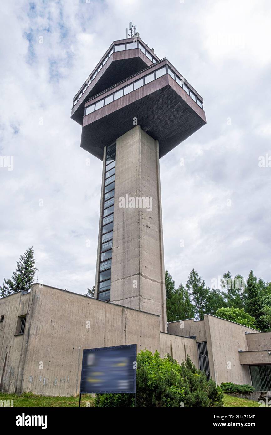 Tour d'observation, col de montagne Dukla, république slovaque.Destination du voyage.Scène architecturale. Banque D'Images