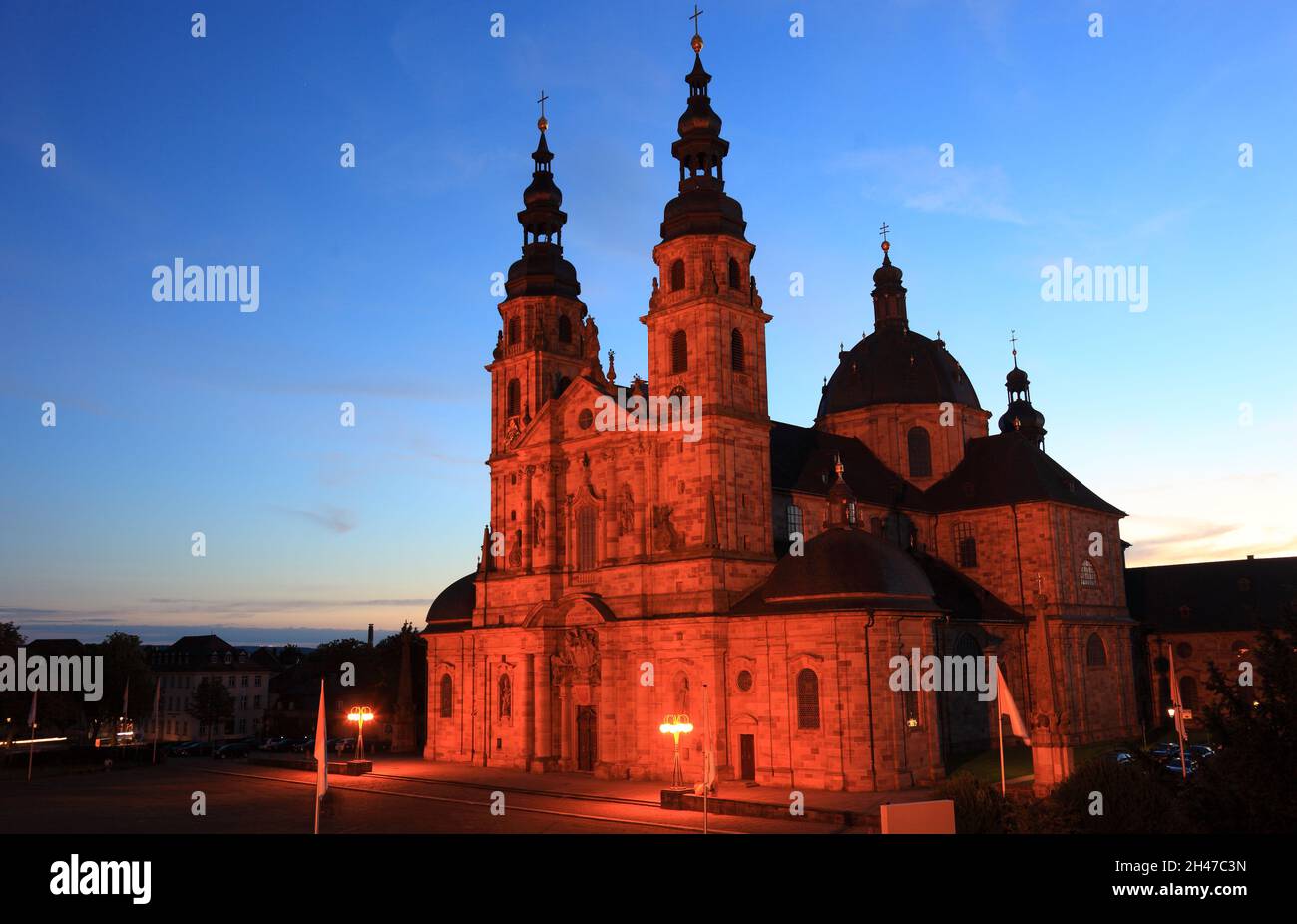 Abends, Beleuchtung, Dom St. Salvator zu Fulda, Hoher Dom zu Fulda, Kathedrakirche des Bistums Fulda und Grabeskirche des heiligen Bonifatius, Fulda, Banque D'Images