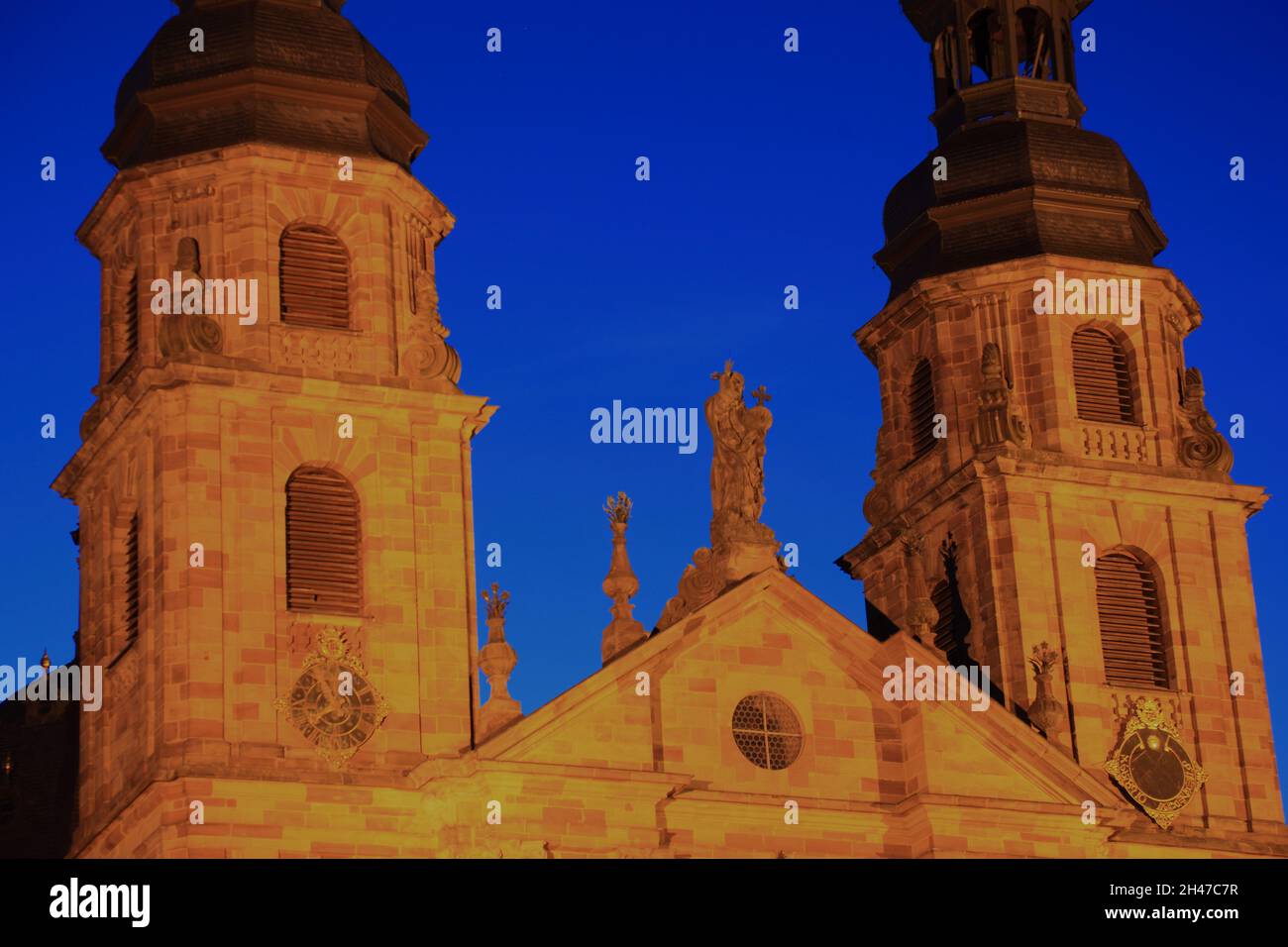 Abends, Beleuchtung, Dom St. Salvator zu Fulda, Hoher Dom zu Fulda, Kathedrakirche des Bistums Fulda und Grabeskirche des heiligen Bonifatius, Fulda, Banque D'Images