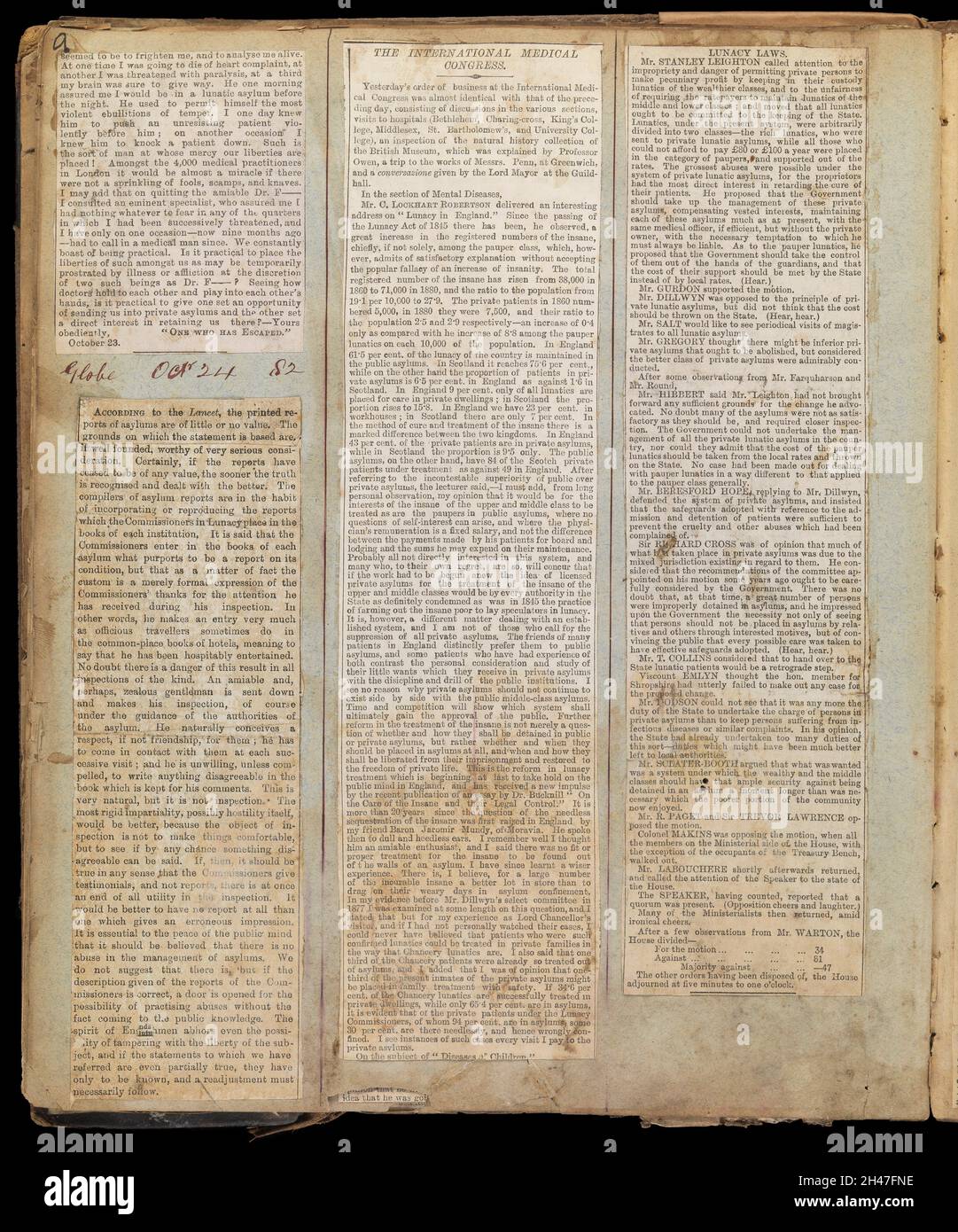 MME6789, coupures de journaux Banque D'Images