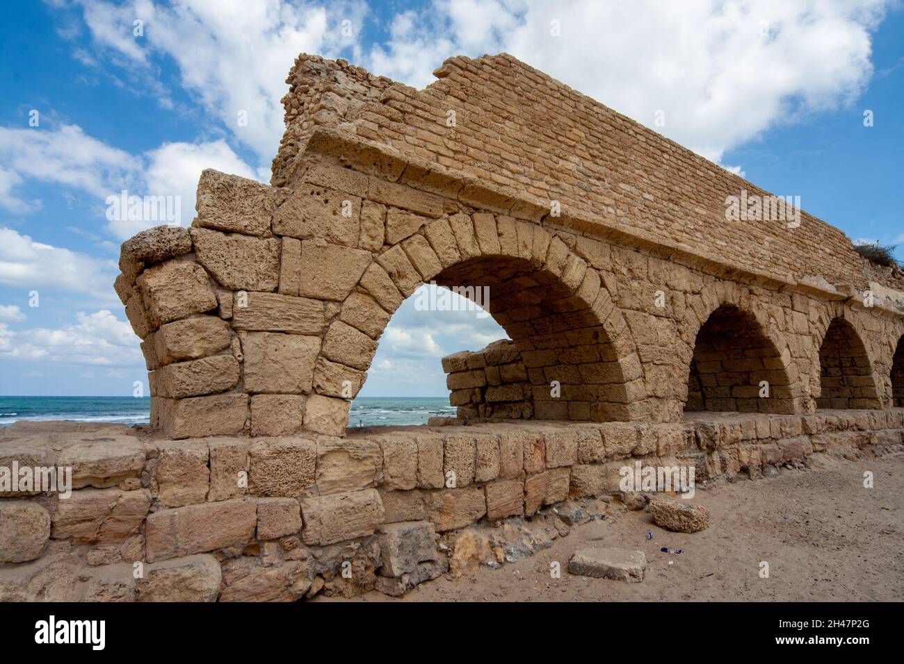 Israël, Césarée.Vestiges de l'aqueduc, construit par les Romains, qui était la source d'eau de la ville romaine Banque D'Images