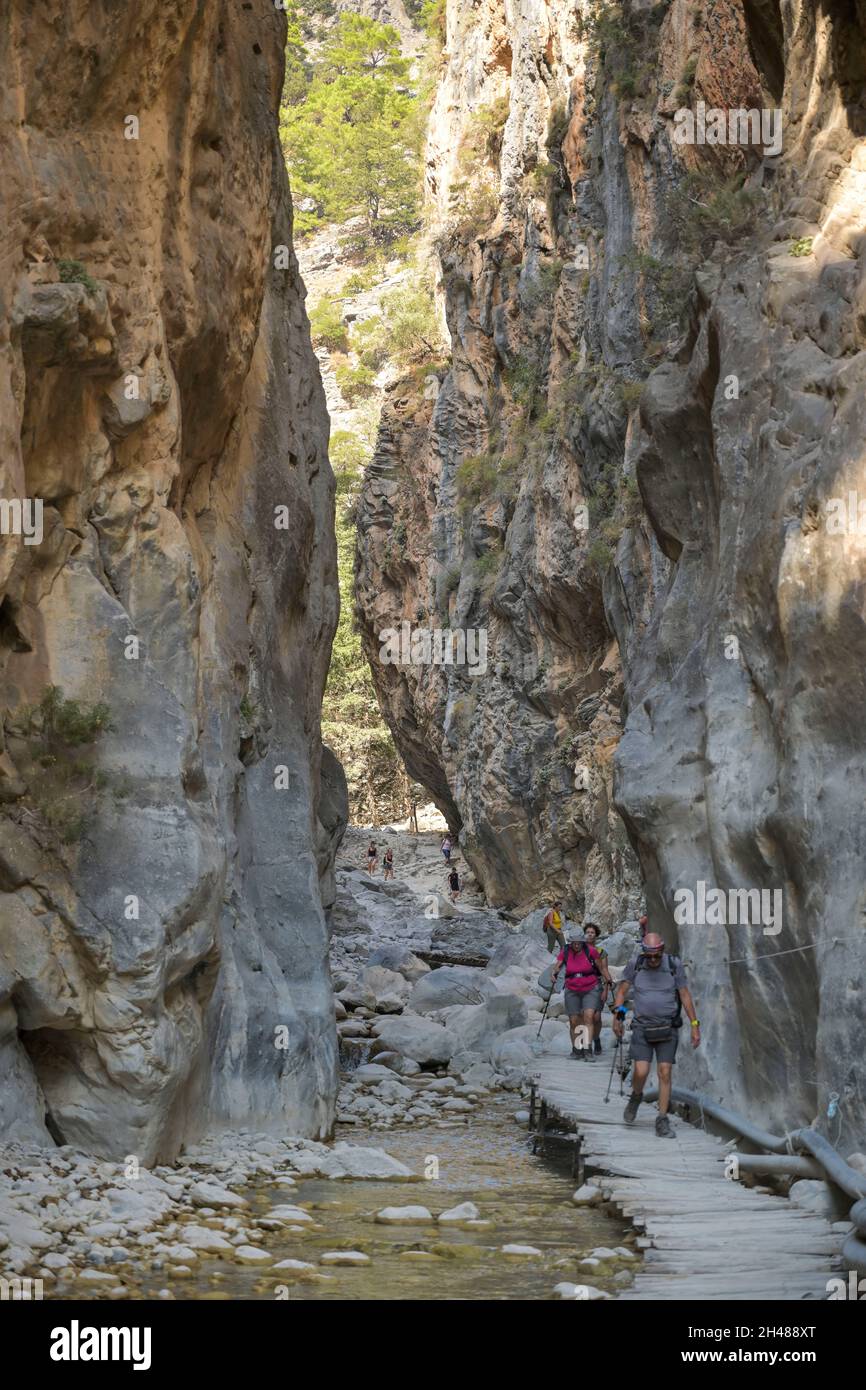 Wanderweg, untere der drei Engstellen 'Eiserne Pforten' portes, Samaria Schlucht, Kreta, Griechenland Banque D'Images