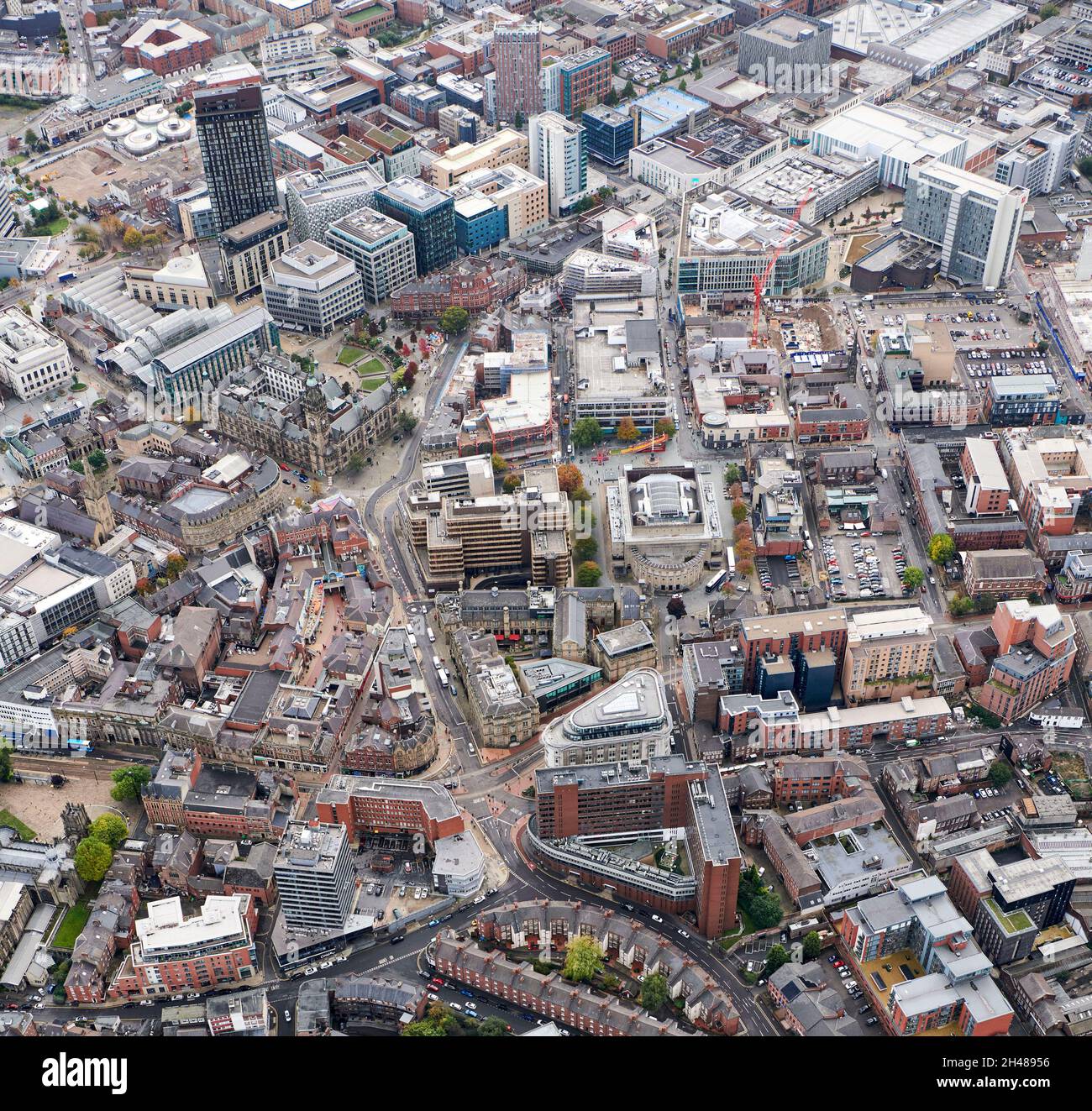 Vue aérienne du centre-ville de Sheffield, du quartier des affaires et des affaires, du Yorkshire du Sud, du nord de l'Angleterre, au Royaume-Uni Banque D'Images