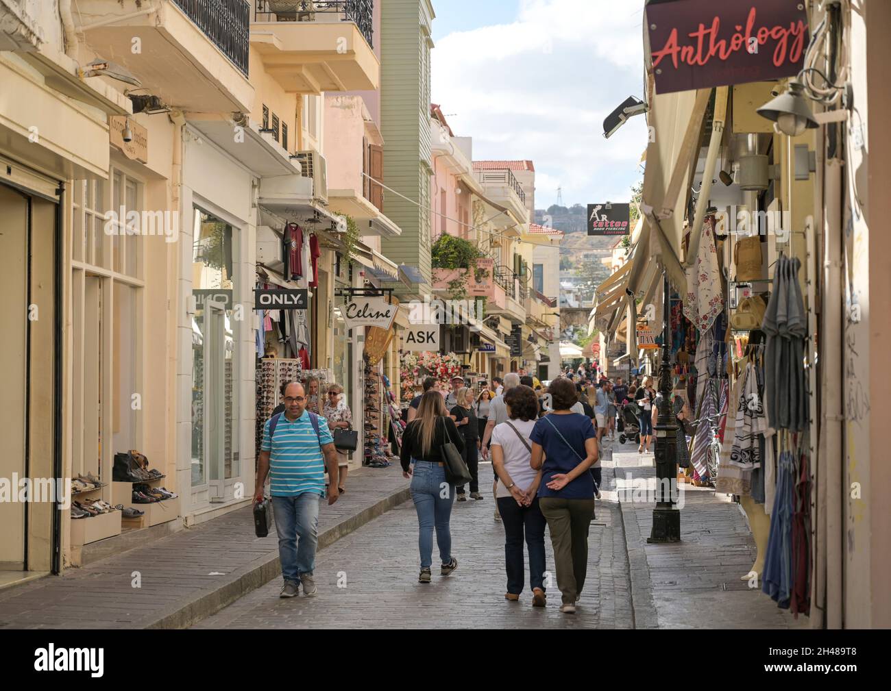 Einkaufstraße Eth.Antistaseos, Altstadt, Rethymno, Kreta, Griechenland Banque D'Images
