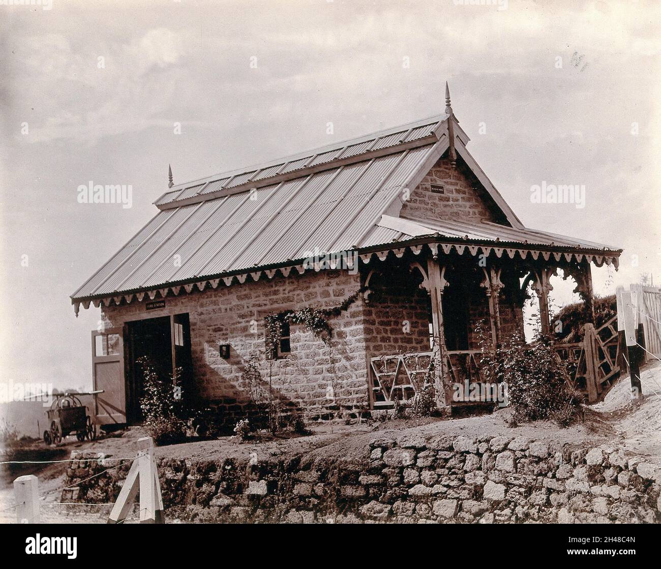 Imperial Bacteriological Laboratory, Muktesar, Punjab, Inde: La maison de moteur et la bibliothèque temporaire.Photographie, 1897. Banque D'Images