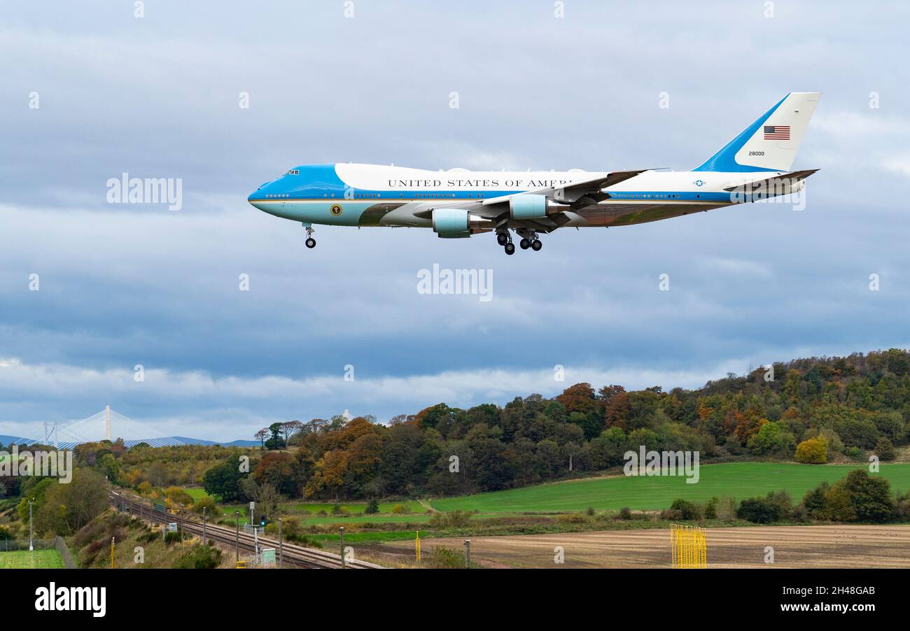 Édimbourg, Écosse, Royaume-Uni.1er novembre 2021.LE président AMÉRICAIN Joe Biden arrive à l'aéroport d'Edimbourg sur Air Force One pour assister à la conférence COP26 sur les changements climatiques à Glasgow.Pic ; Air Force One débarque à l'aéroport d'Édimbourg.Iain Masterton/Alay Live News. Banque D'Images