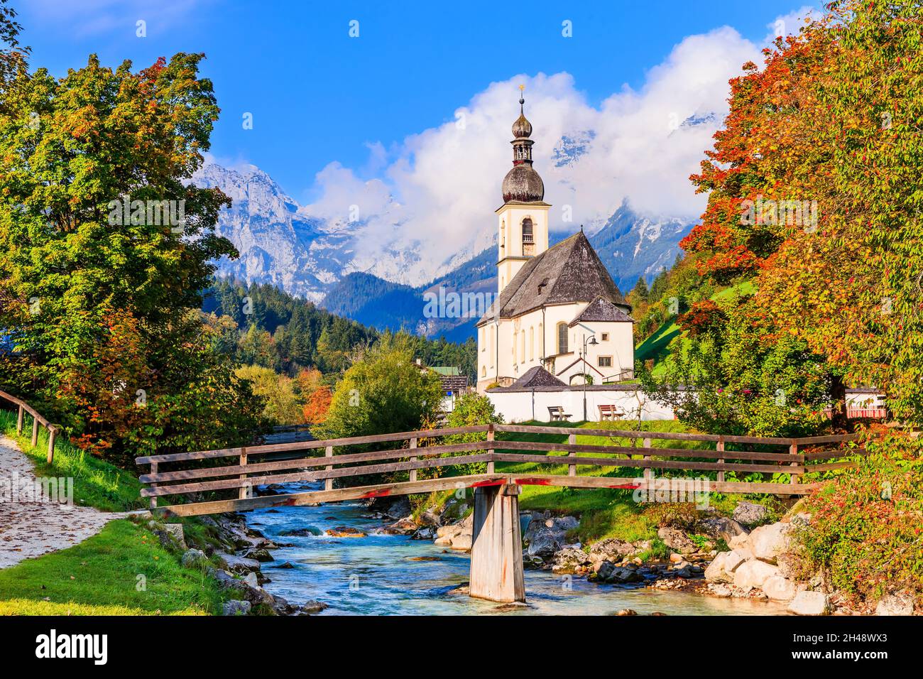 Parc national de Berchtesgaden, Allemagne. Église paroissiale de Saint-Sébastien dans le village de Ramsau Banque D'Images