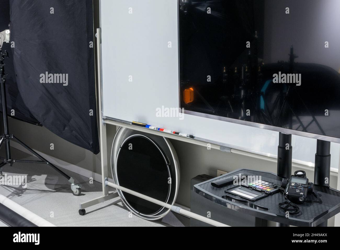 Intérieur d'un studio photo moderne.Techniques et équipement.Flashmètre et TV Banque D'Images