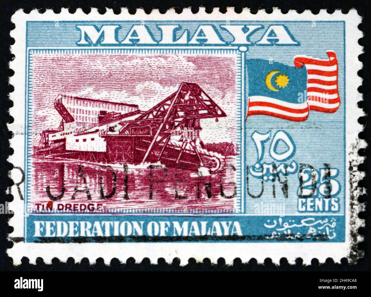 MALAYA - VERS 1957 : un timbre imprimé à Malaya montre la drague et le drapeau en étain, vers 1957 Banque D'Images
