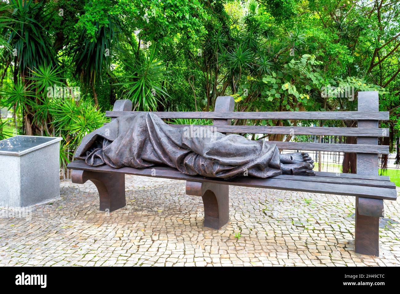 Sculpture ou statue nommée « sans-abri Jésus » par l'artiste canadien Timothy P. Schmalz à Rio de Janeiro, au Brésil.31 octobre 2021 Banque D'Images