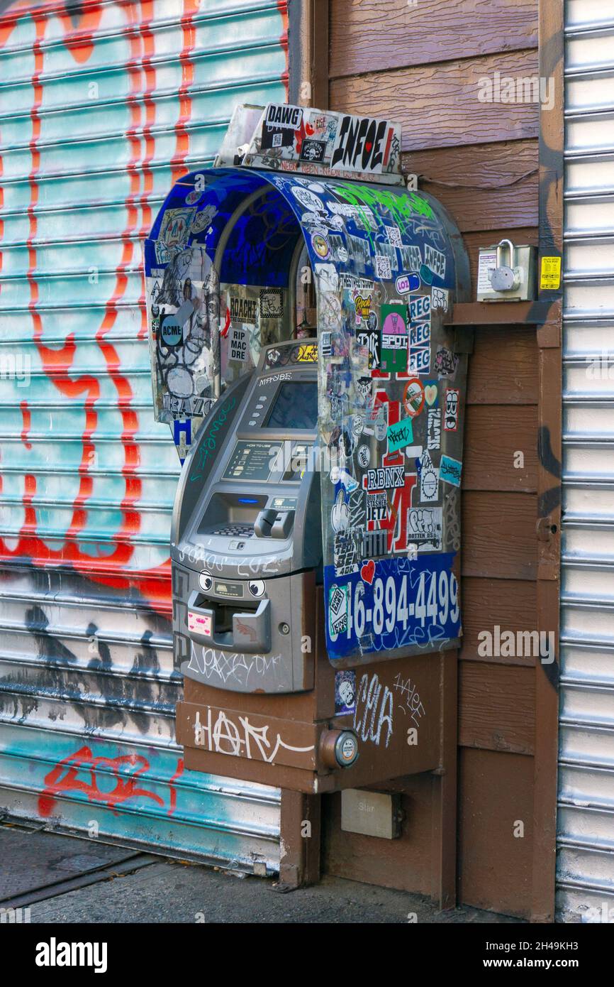 Guichet automatique et graffitis Banque de photographies et d’images à