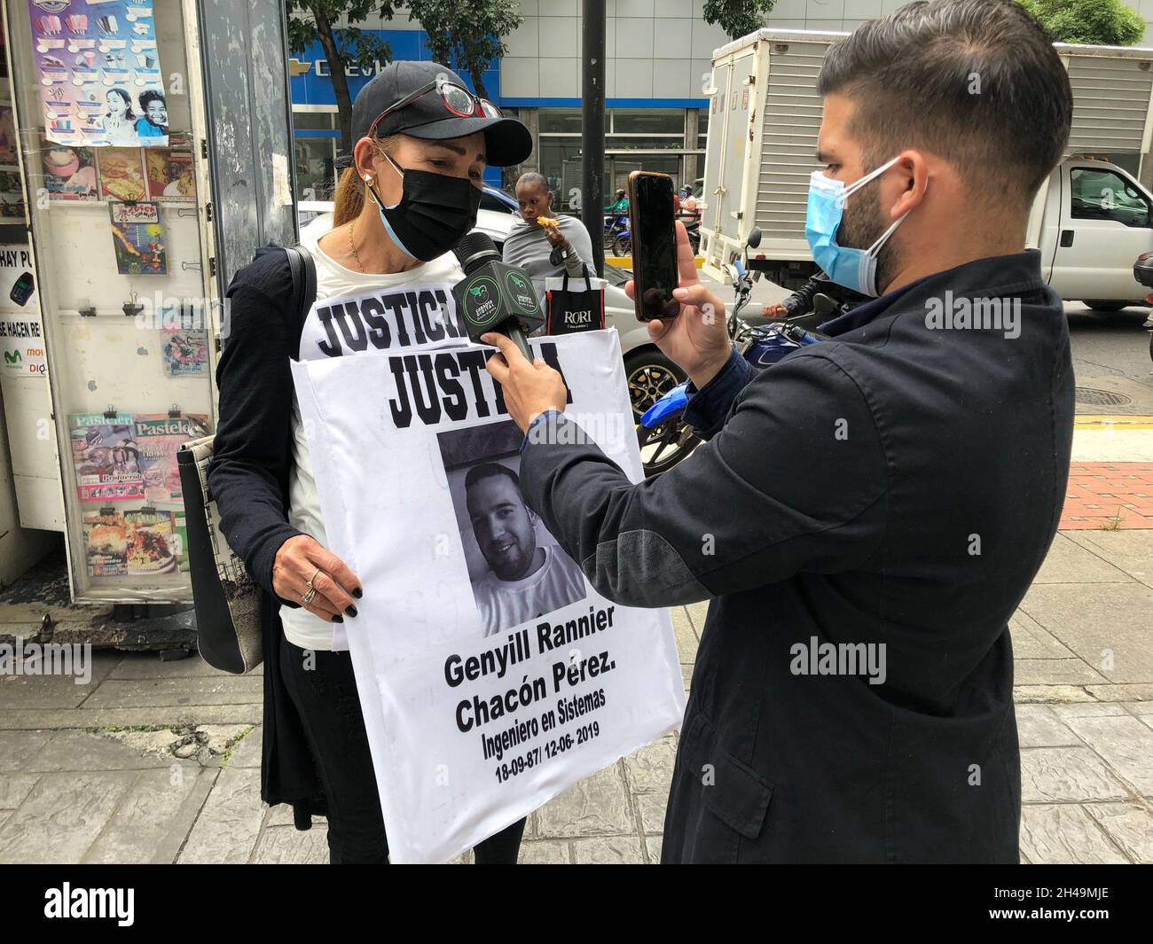 Les Vénézuéliens se réunissent pour protester contre la torture et les violations des droits de l'homme Banque D'Images