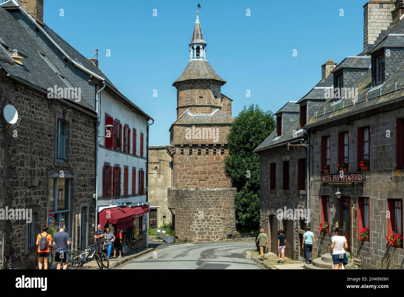 Beffroi médiéval du village de Besse en Chandesse, département du Puy de Dôme, Auvergne, France Banque D'Images