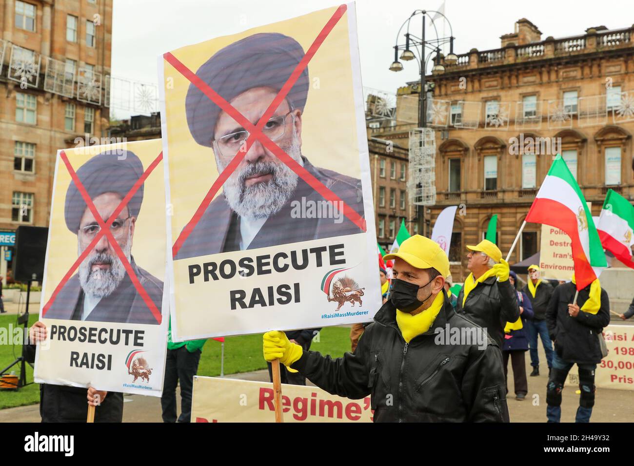 Glasgow, Royaume-Uni.1er novembre 2021.Un certain nombre de ressortissants iraniens ont organisé un rassemblement de protestation à George Square, Glasgow, Écosse, Royaume-Uni contre RAISI, le mollah iranien, alléguant qu'il était responsable de la mort de nombreux citoyens iraniens et de la destruction générale de l'environnement iranien.Le rassemblement a été pris en charge par STRUAN STEVENSON, (ex-eurodéputé) Président de l'Association européenne pour la liberté en Irak (EIFA).Crédit : Findlay/Alay Live News Banque D'Images