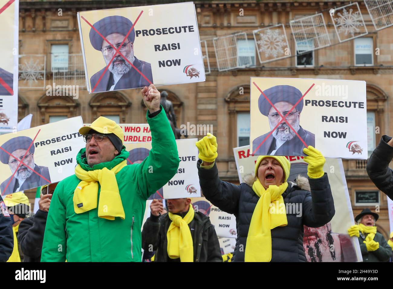 Glasgow, Royaume-Uni.1er novembre 2021.Un certain nombre de ressortissants iraniens ont organisé un rassemblement de protestation à George Square, Glasgow, Écosse, Royaume-Uni contre RAISI, le mollah iranien, alléguant qu'il était responsable de la mort de nombreux citoyens iraniens et de la destruction générale de l'environnement iranien.Le rassemblement a été pris en charge par STRUAN STEVENSON, (ex-eurodéputé) Président de l'Association européenne pour la liberté en Irak (EIFA).Crédit : Findlay/Alay Live News Banque D'Images