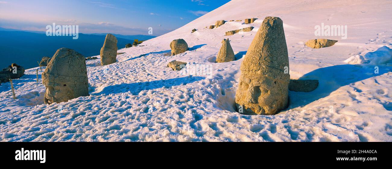 Turquie.Province d'Anatolie orientale.Site archéologique de Nemrut Dagi.Colossal Head at West Terrace of Hierothesion of Antiochus I. patrimoine mondial de l'UNESCO Banque D'Images