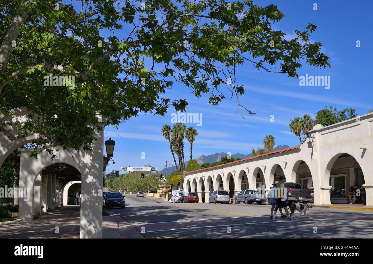 Le quartier pittoresque du centre-ville sur l'avenue principale, Ojai CA Banque D'Images
