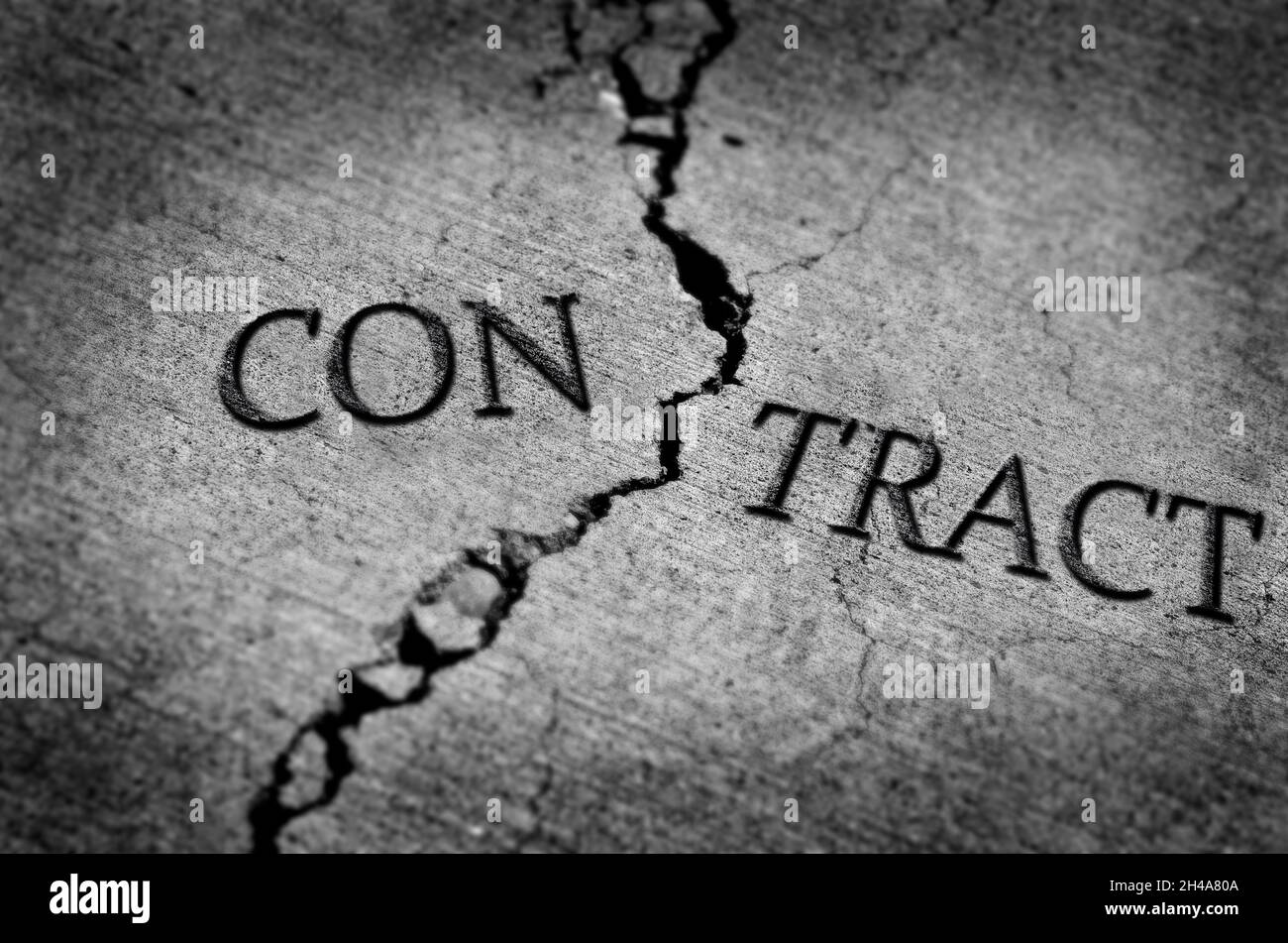 Le ciment fissuré symbolisant un contrat brisé ou rompu a pris fin et a cessé Banque D'Images