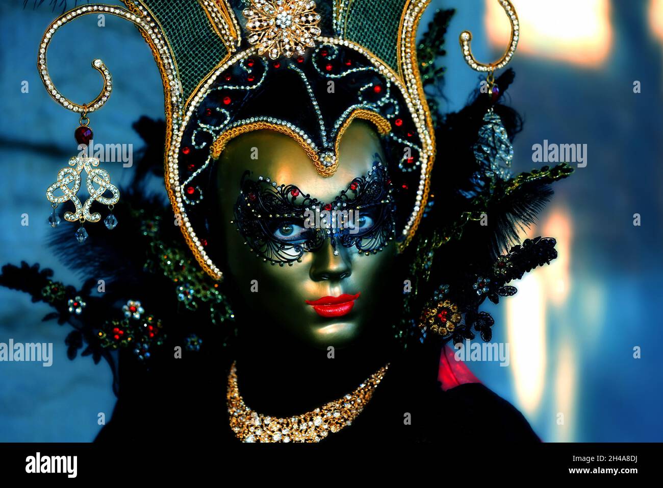 Karneval Veneig, Carnevale di Venezia, Masken in Veneig, Maskerade Venise,  Veneig Karneval, Masken mit Kostümen, Kleidern und schönen Frauen Photo  Stock - Alamy