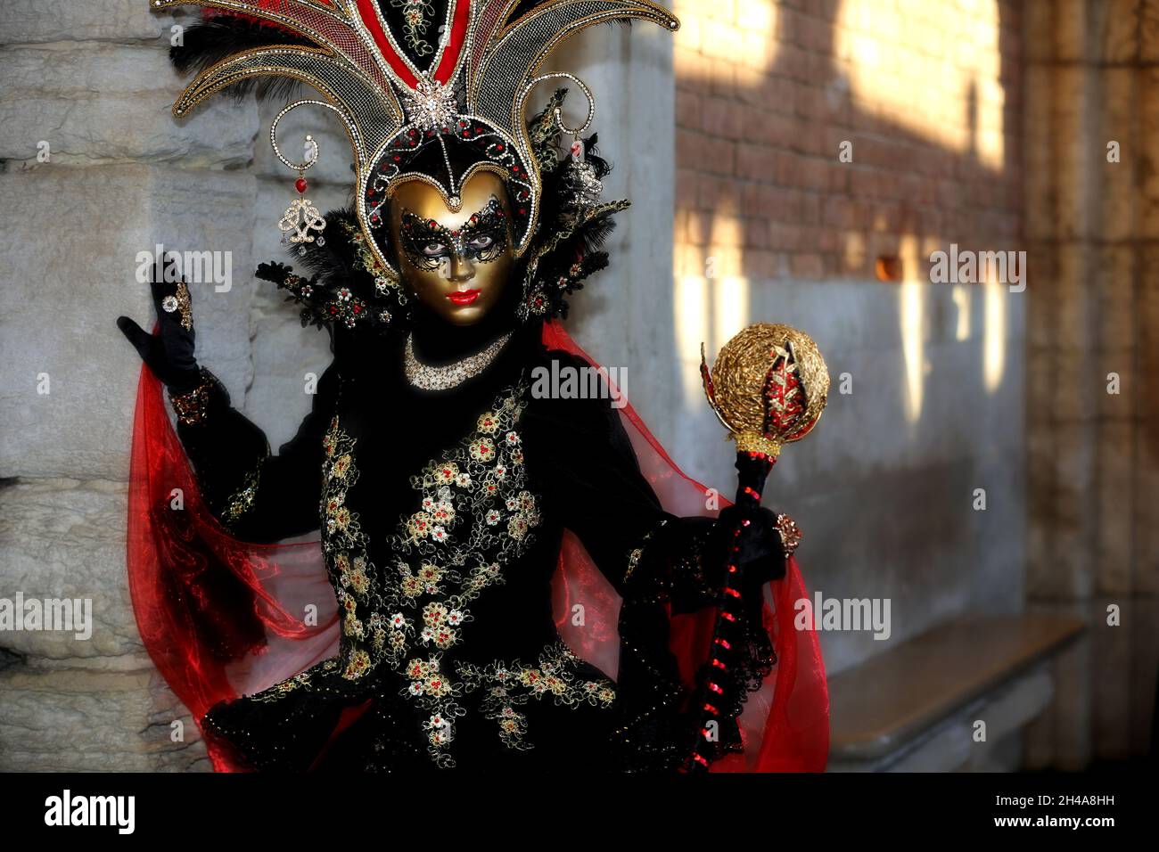Karneval in Veneig, Carnevale di Venezia, Masken in Veneig, Maskerade  Venice, Veneig Maske oder Masken mit Kostümen, Kleider und schönen Frauen  Photo Stock - Alamy