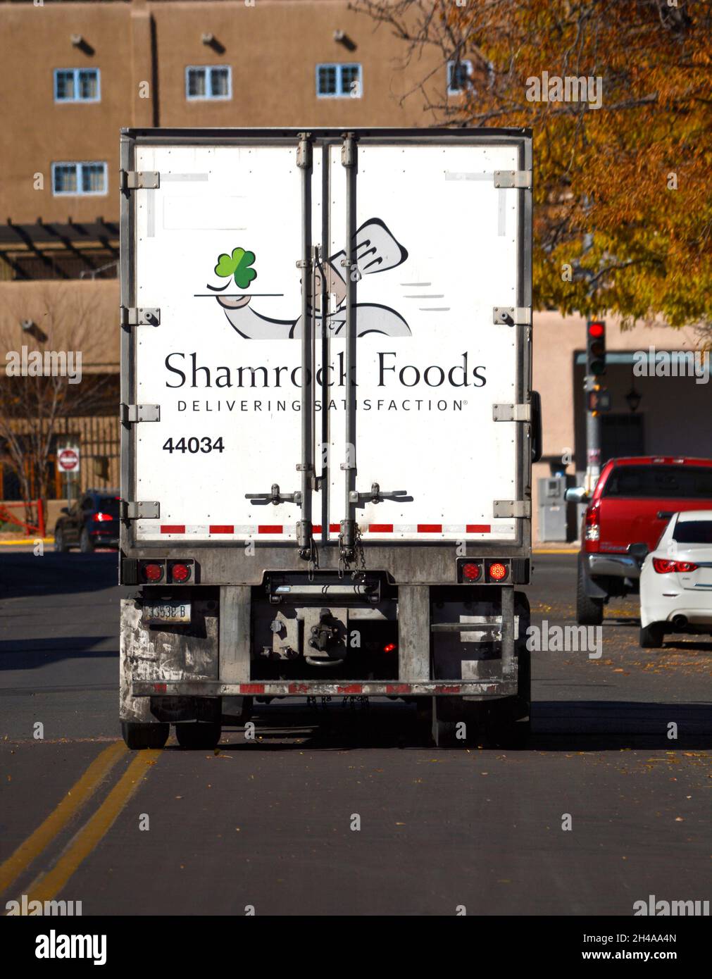 Un camion Shamrock Foods Company livre des produits et d'autres produits alimentaires aux restaurants de Santa Fe, au Nouveau-Mexique. Banque D'Images