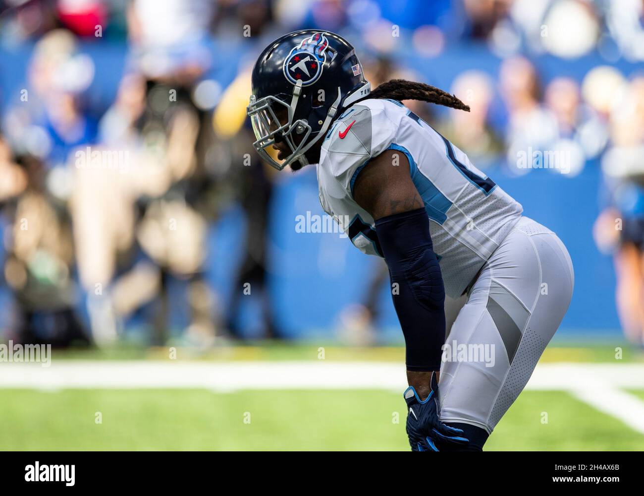 31 octobre 2021 : les Tennessee Titans reviennent Derrick Henry (22) lors du match de football de la NFL entre les Tennessee Titans et les Indianapolis Colts au stade Lucas Oil à Indianapolis, Indiana.Le Tennessee a battu Indianapolis 34-31 en heures supplémentaires.John Mersiits/CSM. Banque D'Images