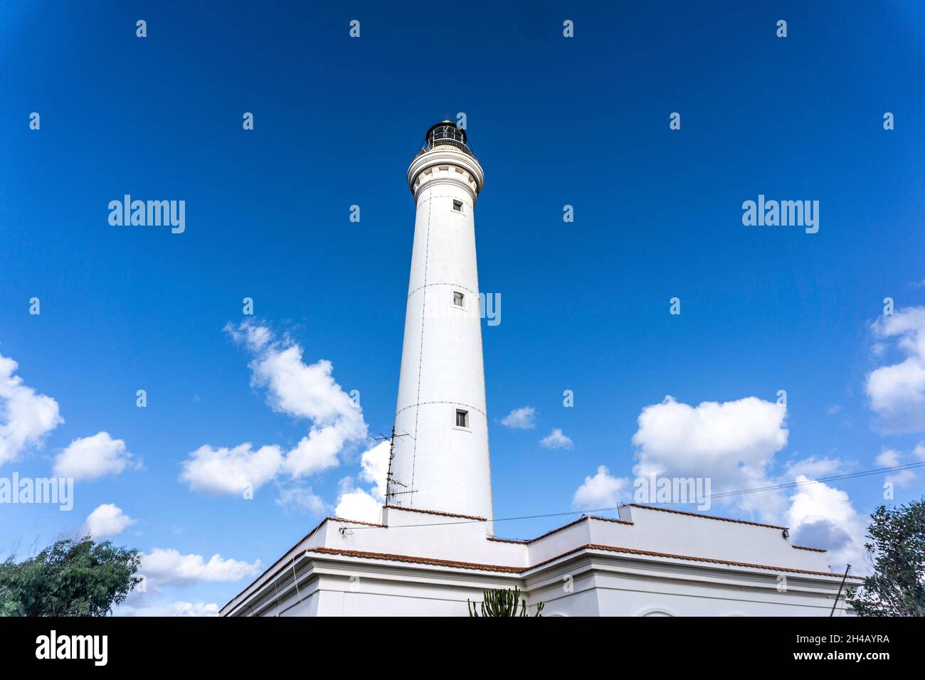 Le phare automatisé et pleinement opérationnel n San Vito Lo Capo, Sicile, Italie.Construit en 1859. Banque D'Images