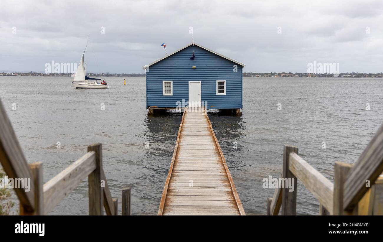 Crawley Edge Boatshed également connu comme la maison de bateau bleue laptée à Crawley Perth Australie occidentale le 21 octobre 2021 Banque D'Images