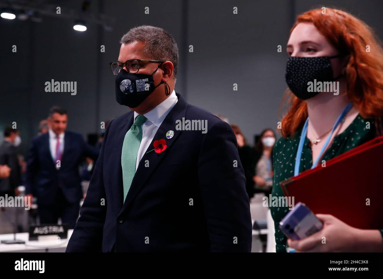 Glasgow, Grande-Bretagne.1er novembre 2021.Le Président de la COP26, Alok Sharma (L), assiste à la cérémonie d'ouverture du Sommet des dirigeants mondiaux à la 26e Conférence des Parties des Nations Unies sur les changements climatiques (COP26), à Glasgow, en Grande-Bretagne, le 1er novembre 2021.Les dirigeants mondiaux ont appelé lundi à des actions concrètes pour relever les défis du changement climatique à la COP26.Credit: Han Yan/Xinhua/Alay Live News Banque D'Images