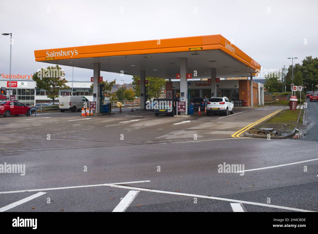 La station-service de Sainsbury au supermarché Scarborough Banque D'Images