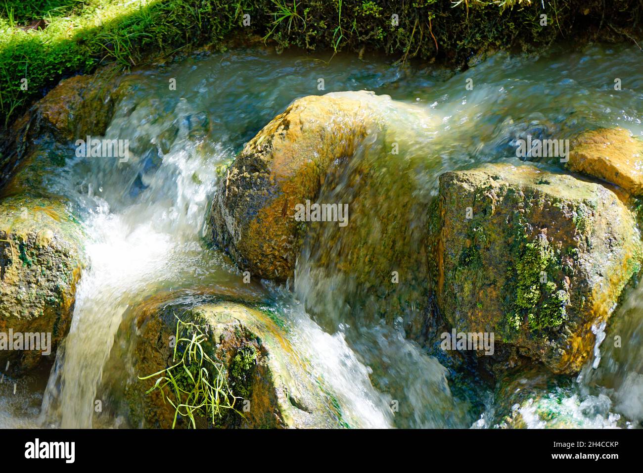 petite cascade avec cascades à fournas sur les açores Banque D'Images