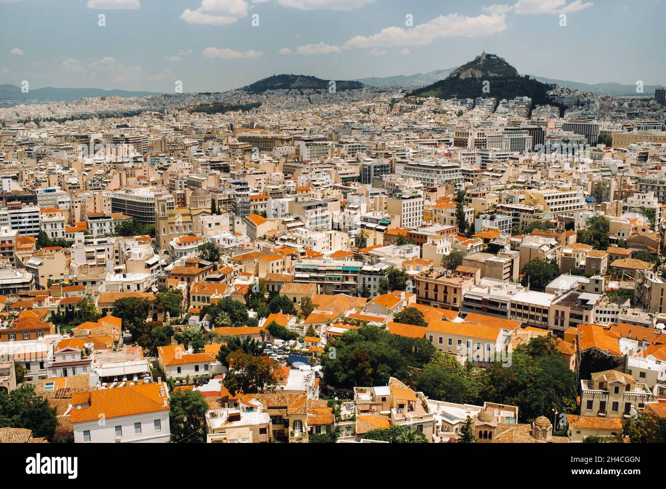 Paysage urbain d'Athènes et colline de Lycabette en arrière-plan, Athènes, Grèce Banque D'Images