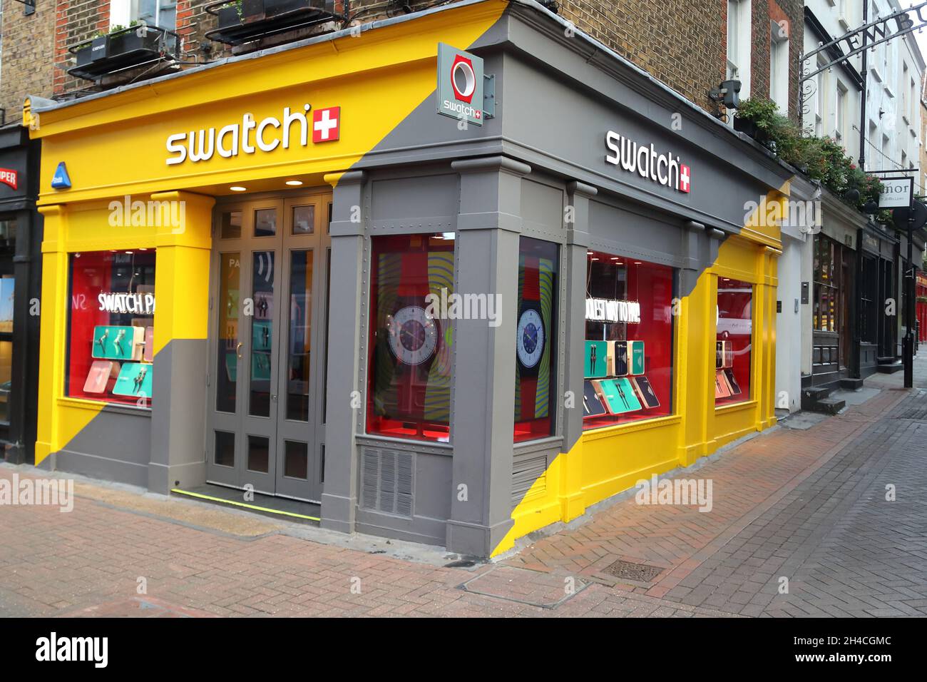 Swatch Store à Carnaby Street, Londres, Royaume-Uni Photo Stock - Alamy