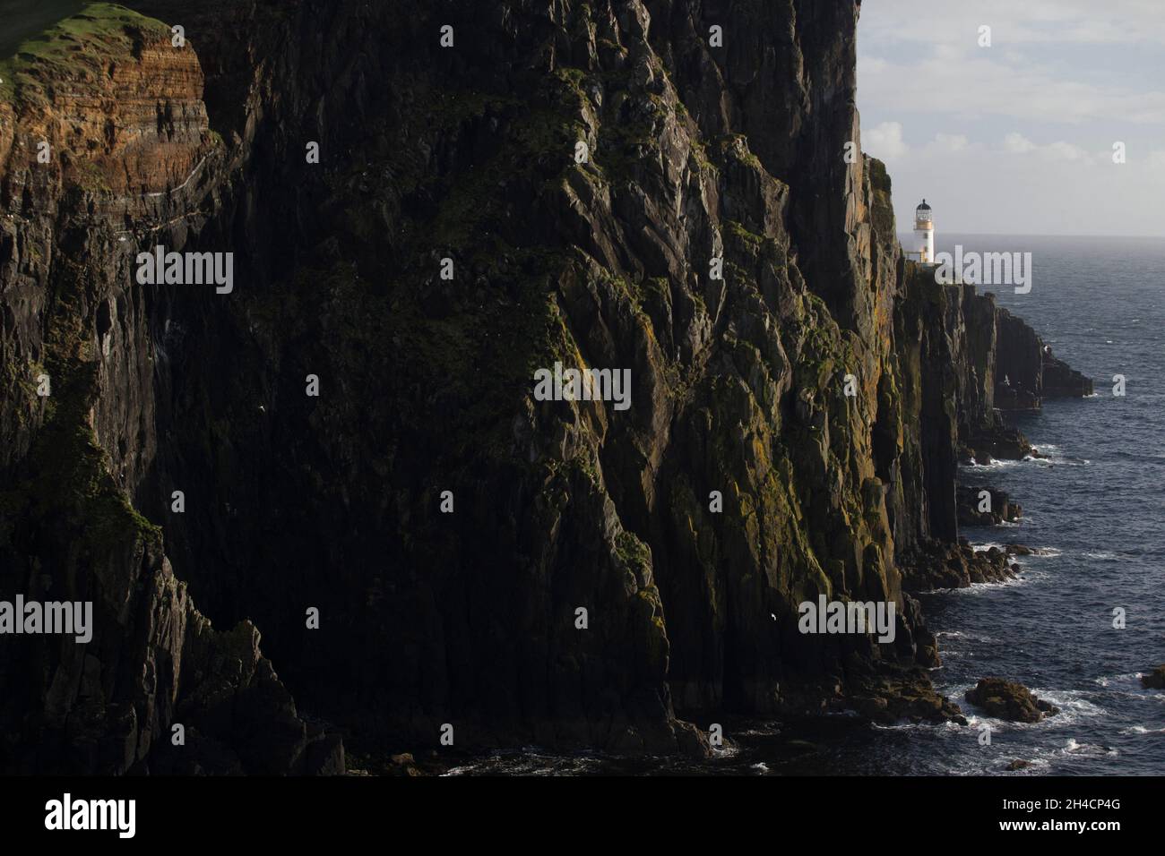 Formations rocheuses de basalte.Phare de Neist point Banque D'Images