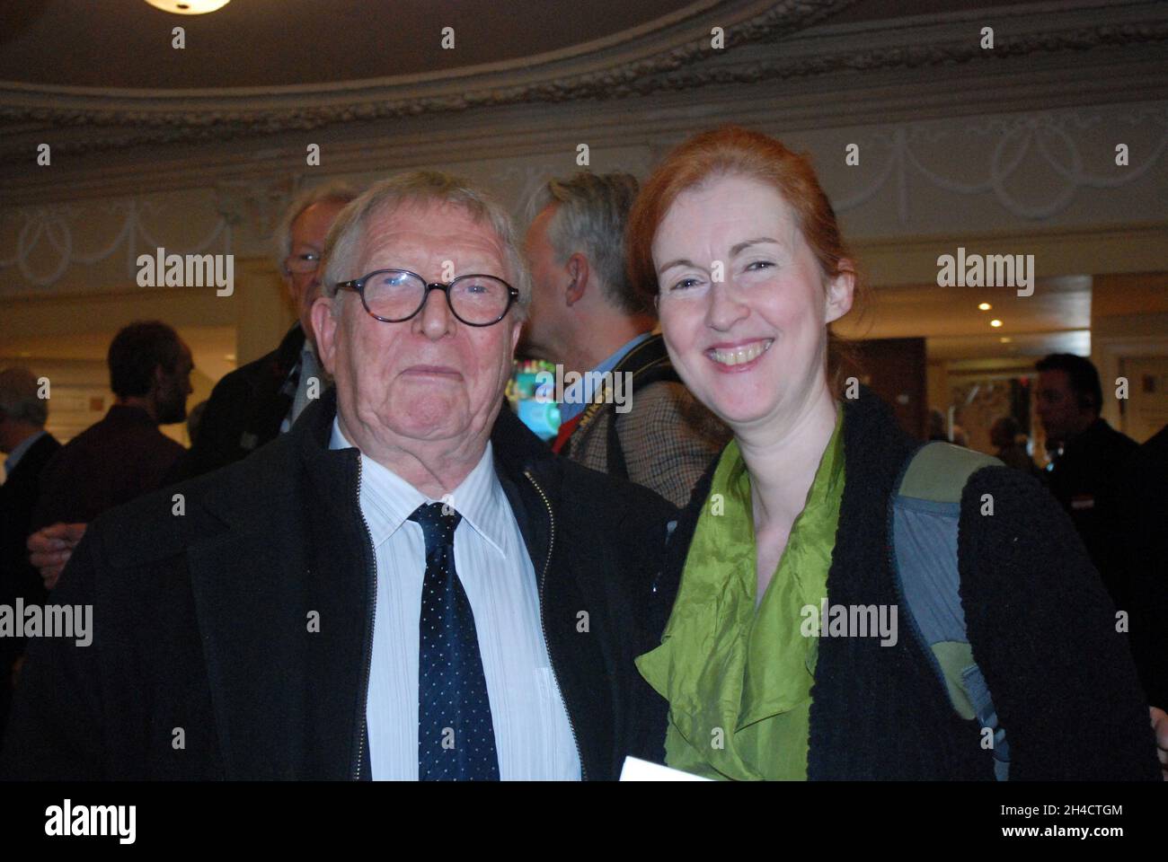 Graeme Harper, directeur de la télévision, plus connu pour Doctor Who, Bergerac & EastEnders, et l'auteur du genre Paula Hammond à l'événement de plaque bleue de Jon Pertwee Banque D'Images