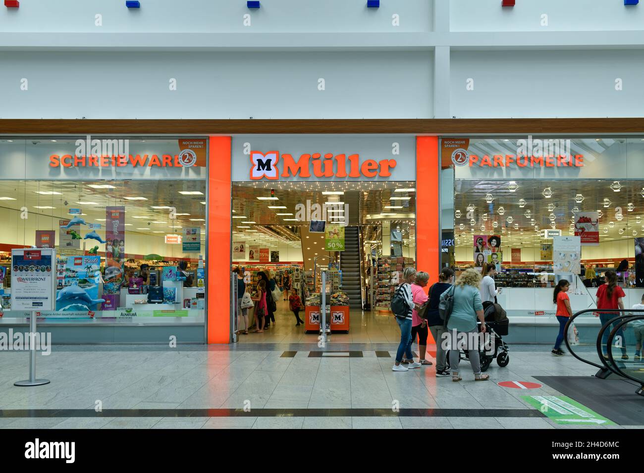 Drogerie Müller, Einkaufszentrum Waterfront, AG-Weser-Straße, Gröpelingen,  Brême, Allemagne Photo Stock - Alamy