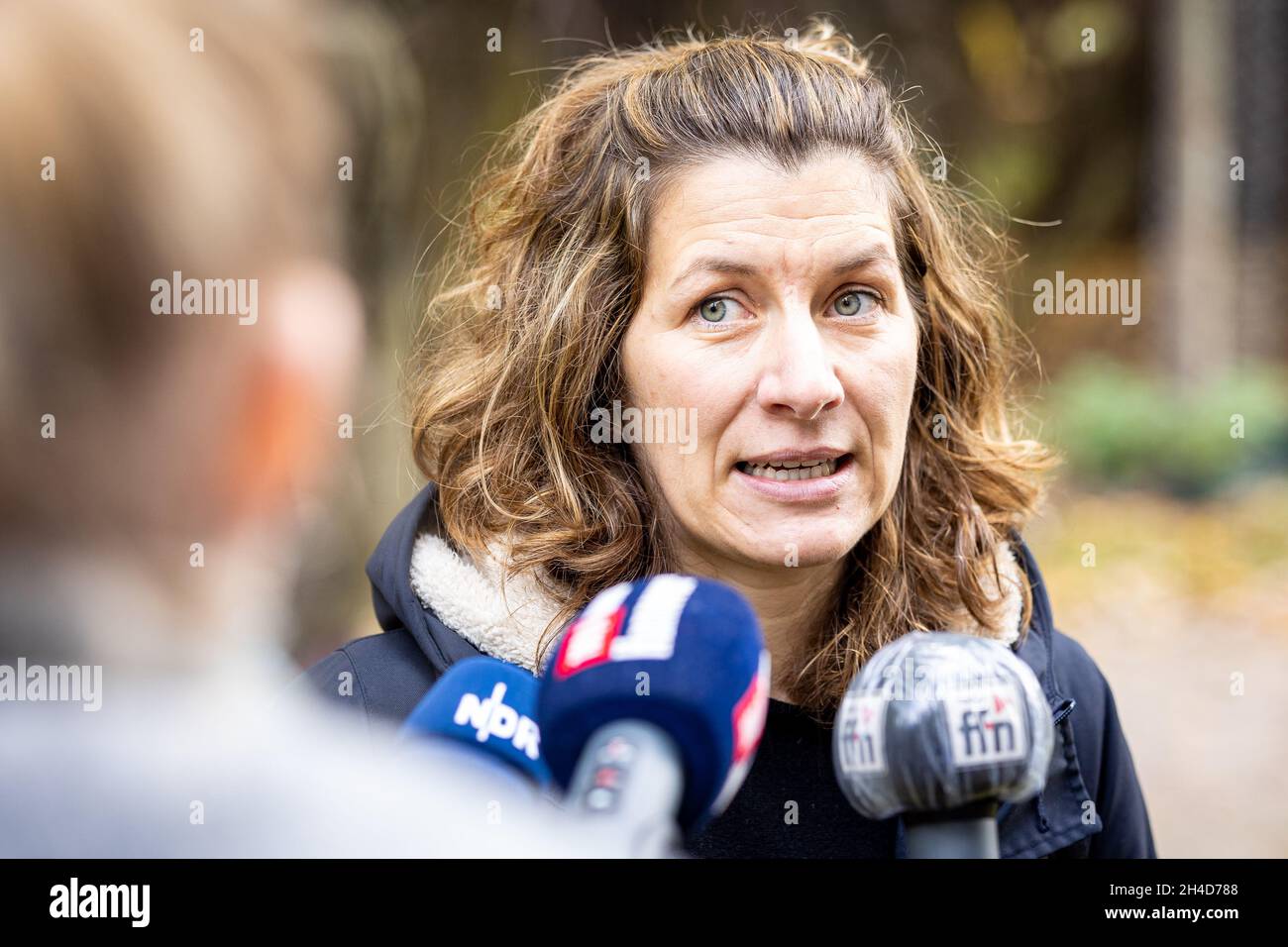 Hanovre, Allemagne.02 novembre 2021.Kristine Gilster, Naturschutzbund Deutschland (NABU) Gruppe Laatzen, donne des entretiens sur le thème des « castors à Hanovre » lors d'un événement de presse.Credit: Moritz Frankenberg/dpa/Alay Live News Banque D'Images