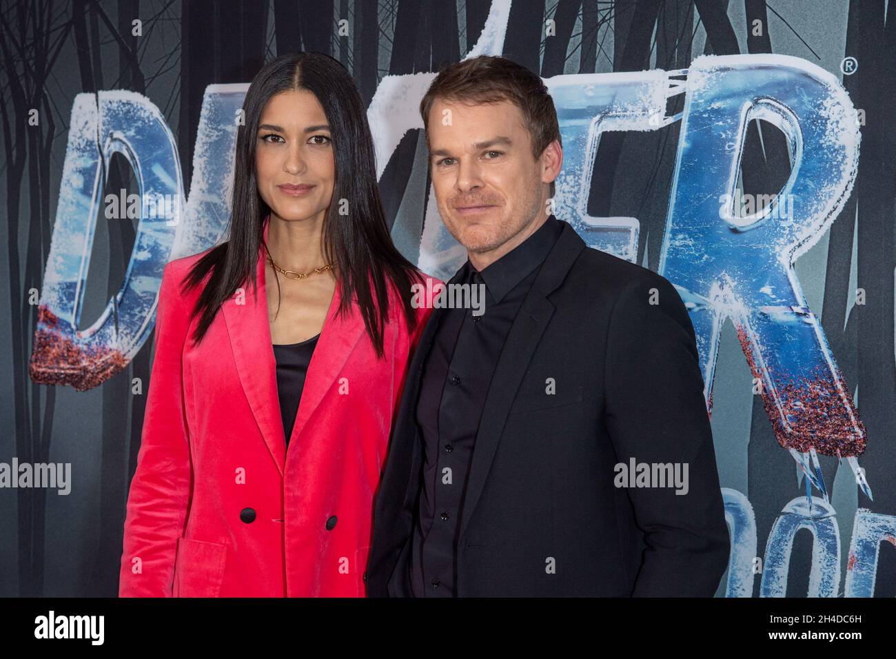Films Et Séries Tv Avec Julia Jones NEW YORK, NY - NOVEMBRE 01 : Julia Jones et Michael C. Hall assistent à la  première mondiale de la série « Dexter: New Blood » à Alice Tully Hall,  Lincoln Center,