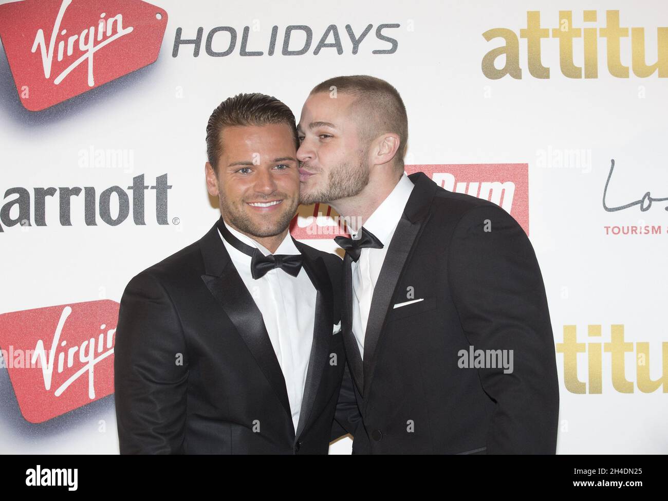 James Hill (L) et Austin Armacost (R) assistent aux Prix attitude 2015 à Banqueting House, dans le centre de Londres. Banque D'Images