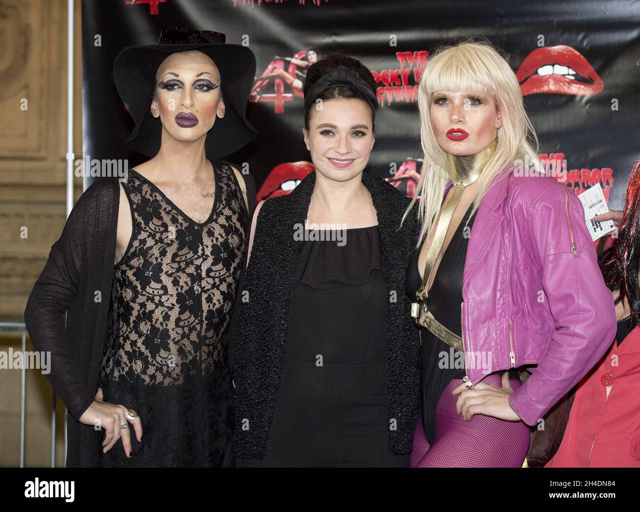 Gizzi Erskine, au centre, assiste à la séance photo du Rocky Horror Picture Show au Royal Albert Hall avant une séance de questions-Réponses lors d'une projection spéciale du film en l'honneur de son 40e anniversaire. Banque D'Images