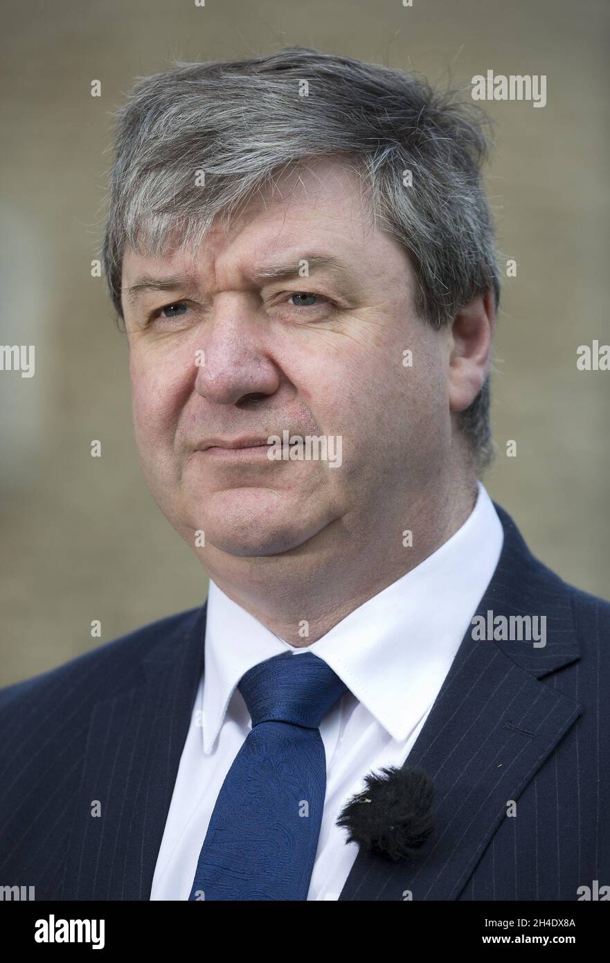 Le député libéral démocrate Alistair Carmichael s'adresse aux médias sur College Green à l'extérieur des chambres du Parlement de Londres, après que ce matin, la première ministre Theresa May a annoncé une élection générale qui se tiendra le 8 juin.Photo : mardi 18 avril 2017.Crédit photo devrait se lire: Isabel Infantes / EMPICS Entertainment Banque D'Images