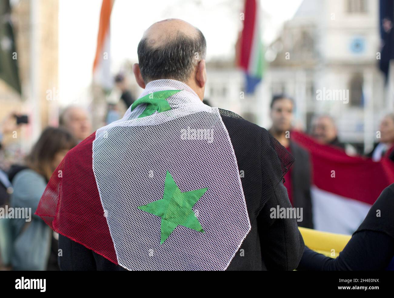Des manifestants lors d'une manifestation contre une intervention militaire en Syrie sur la place du Parlement, à Londres, à la suite des frappes du gouvernement américain, britannique et français visant les armes chimiques d'Assad.Photo datée du lundi 16 avril 2018.Crédit photo devrait se lire: Isabel Infantes / EMPICS Entertainment. Banque D'Images