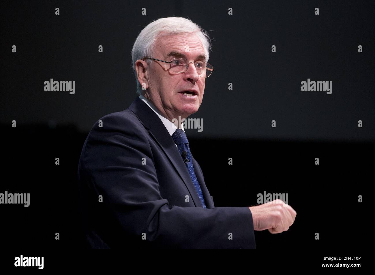 John McDonnell, chancelier de l'ombre du parti travailliste, lance la conférence d'une demi-journée du parti sur « l'avenir du secteur financier » au nouveau siège de Bloomberg à Londres.Photo datée du jeudi 19 avril 2018 Banque D'Images