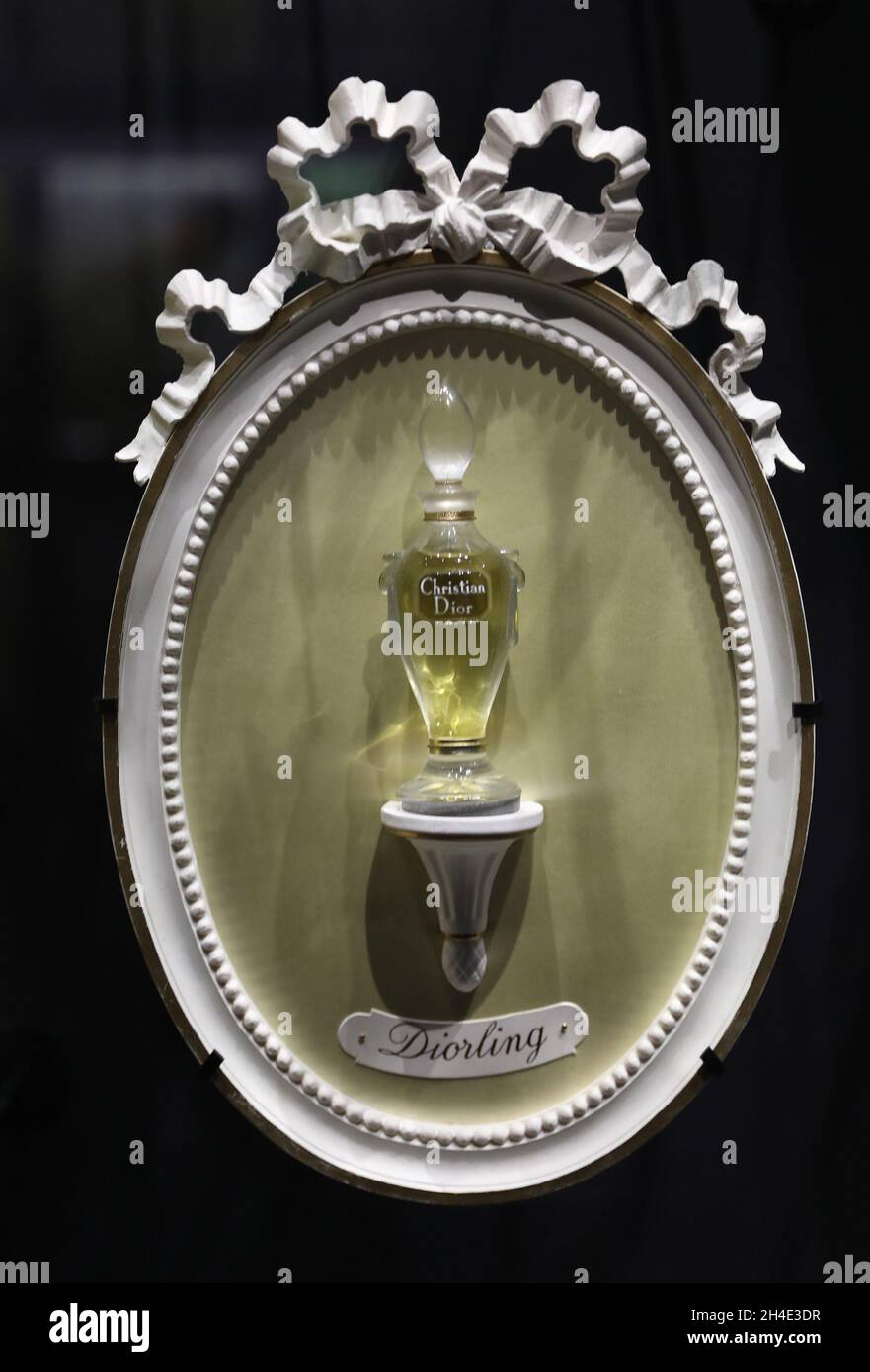 Un parfum Dior exposé au 'Christian Dior: Designer of Dreams' au Victoria and Albert Museum, Londres.Photo datée du mercredi 30 janvier 2019.Crédit photo devrait se lire: Isabel Infantes / EMPICS Entertainment. Banque D'Images