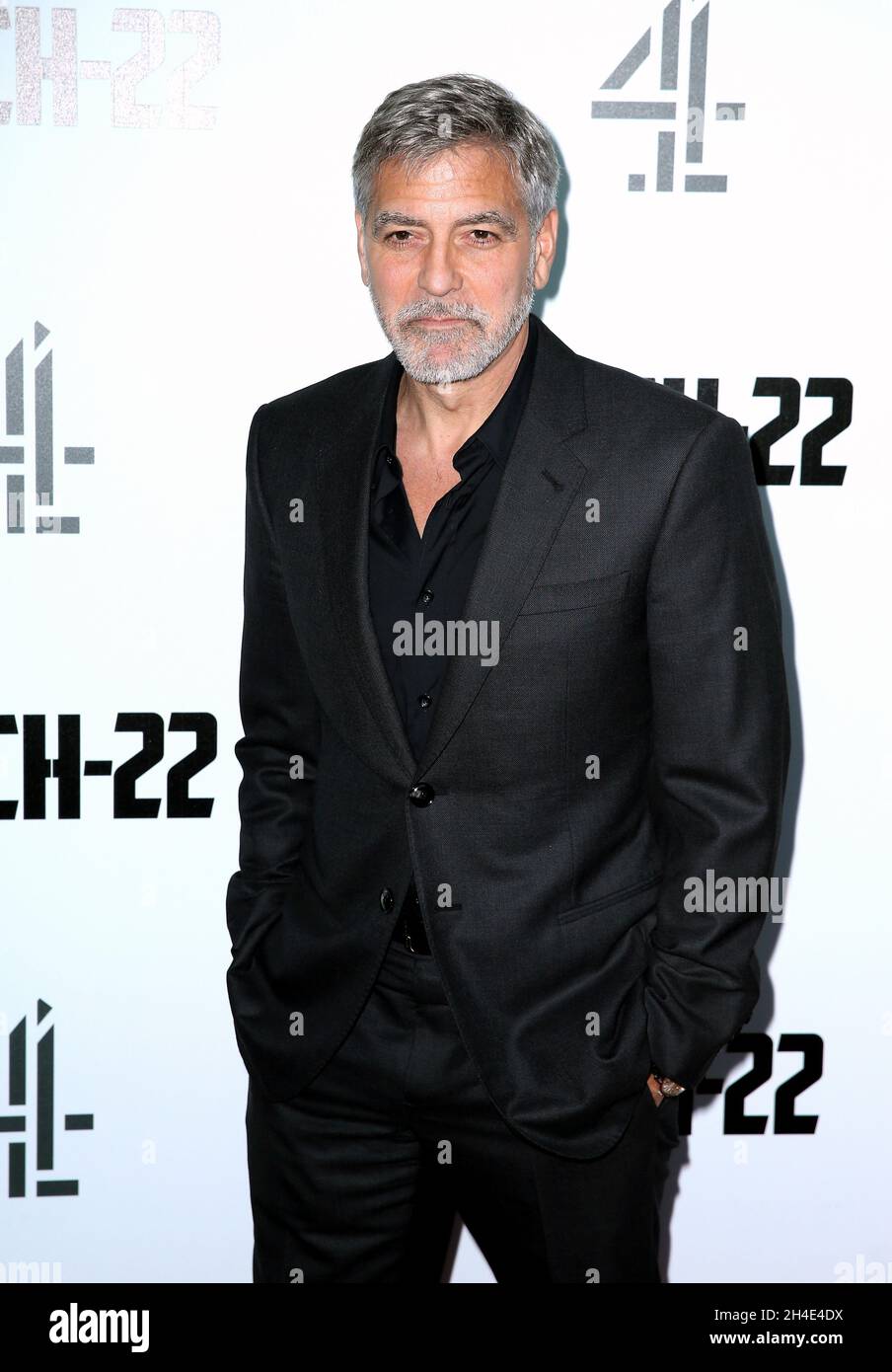 George Clooney participe à la première de Catch 22 au Royaume-Uni à vue Westfield, Londres Banque D'Images