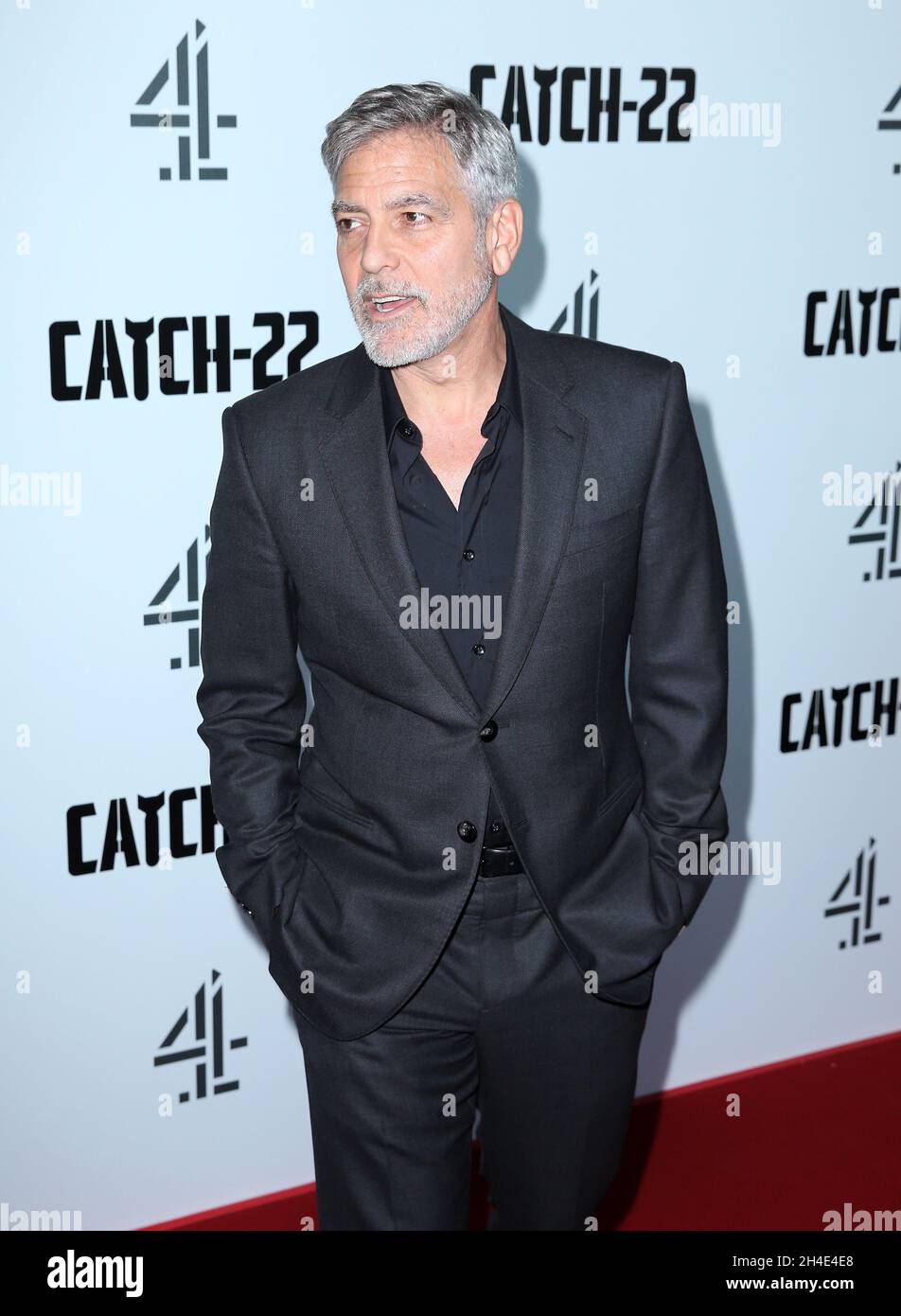 George Clooney participe à la première de Catch 22 au Royaume-Uni à vue Westfield, Londres Banque D'Images