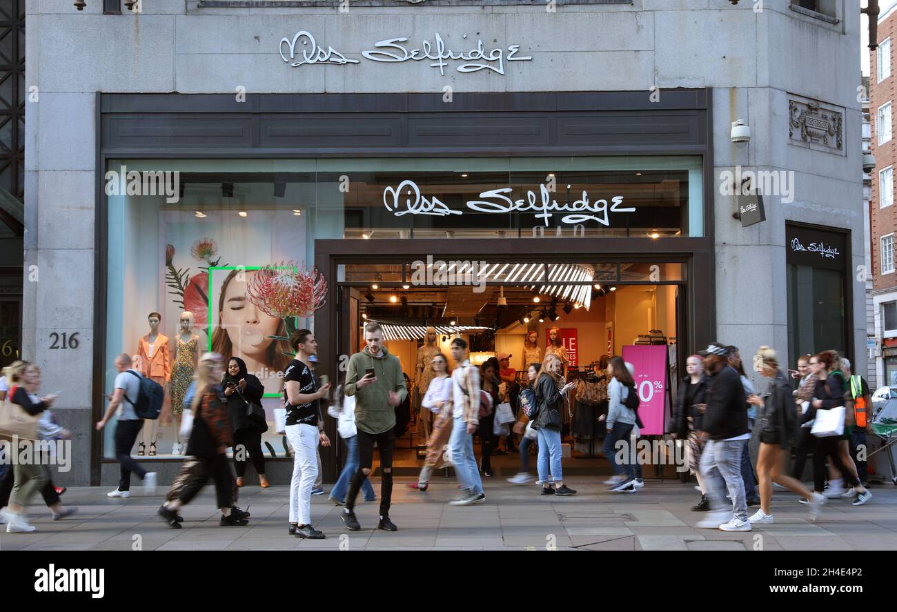 Une succursale de Miss Selfridge, une marque du groupe Arcadia, à Oxford Street, dans le centre de Londres.Photo datée du mercredi 6 juin 2019.Crédit photo devrait se lire: Isabel Infantes / EMPICS Entertainment. Banque D'Images