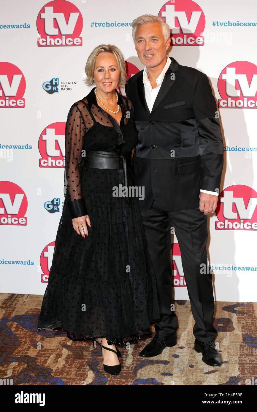 Shirlie Holliman (à gauche) et Martin Kemp ont assisté aux prix du choix de la télévision qui ont eu lieu au Hilton Hotel, Park Lane, Londres Banque D'Images